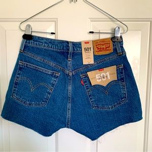 NWT Levi’s 501 High Rise Denim Cut off Denim Shorts Size 27